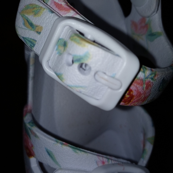 Soft Floral Sandles - Picture 3 of 3